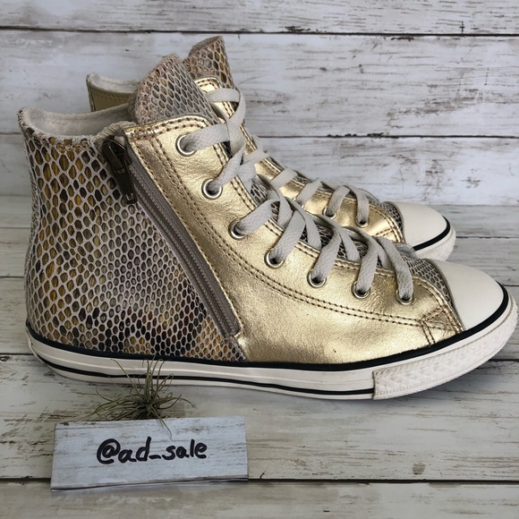 Converse Shoes - Converse Chuck Taylor All Star Women’s Size 7.5